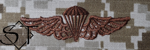 NWUII AOR1 Navy Parachutist Embroidered Badge-Desert - Click Image to Close